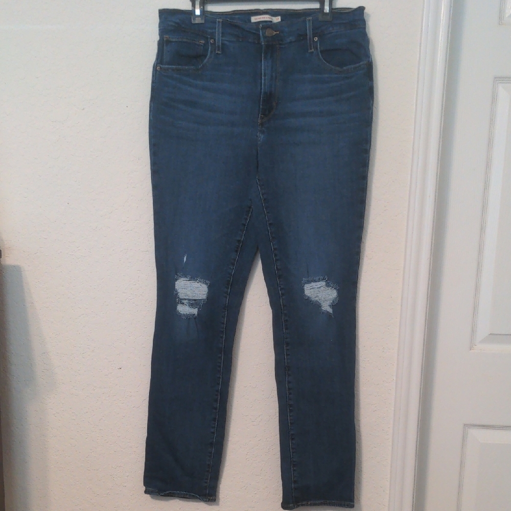 Levi Strauss Women's High Rise Distressed Blue Jeans. Size 33